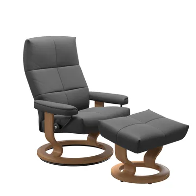 Sessel mit Hocker