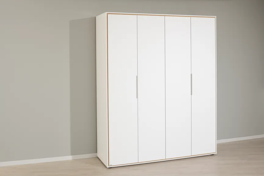 Kleiderschrank 4-trg. detail