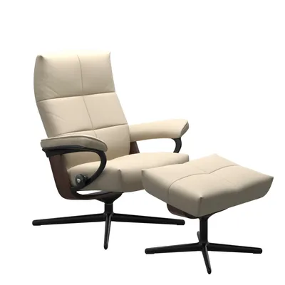 Sessel mit Hocker