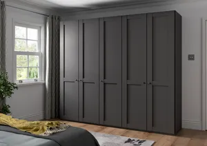 Kleiderschrank