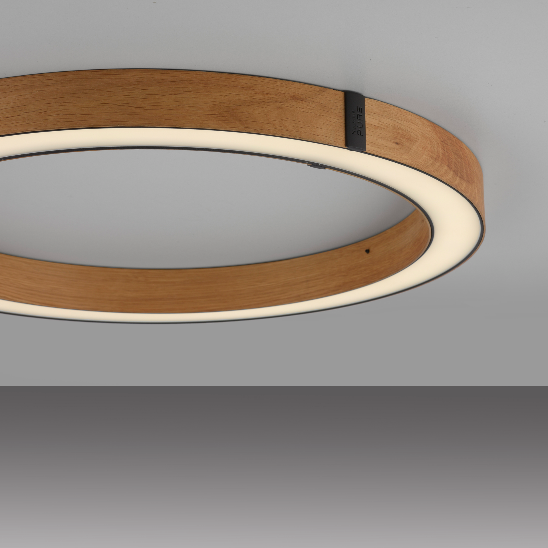 Deckenleuchte "PURE-Lines" detail