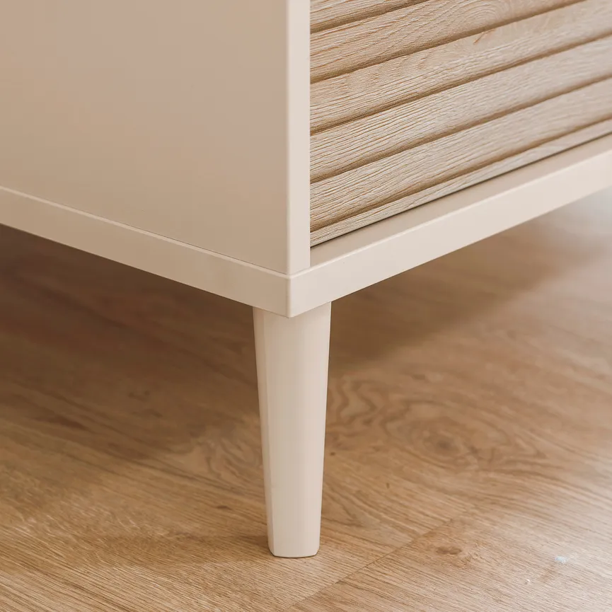 Kleiderschrank 3-trg. detail