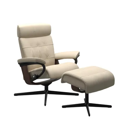 Sessel mit Hocker