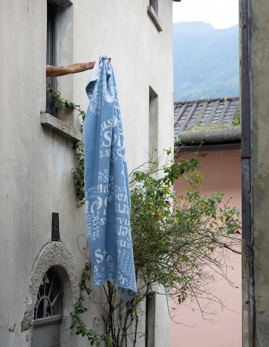 Decke "Servus" blue milieu