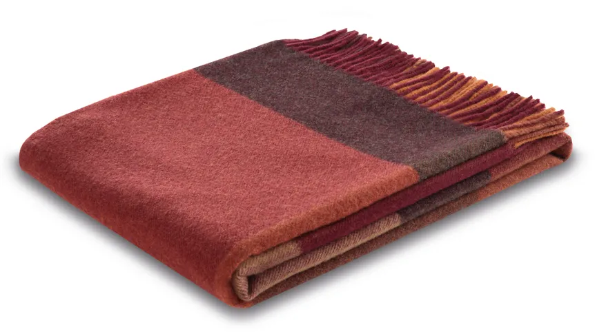 Plaid Pleasant ruby detail