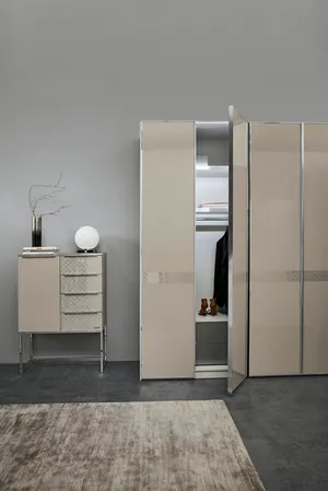 Kleiderschrank
