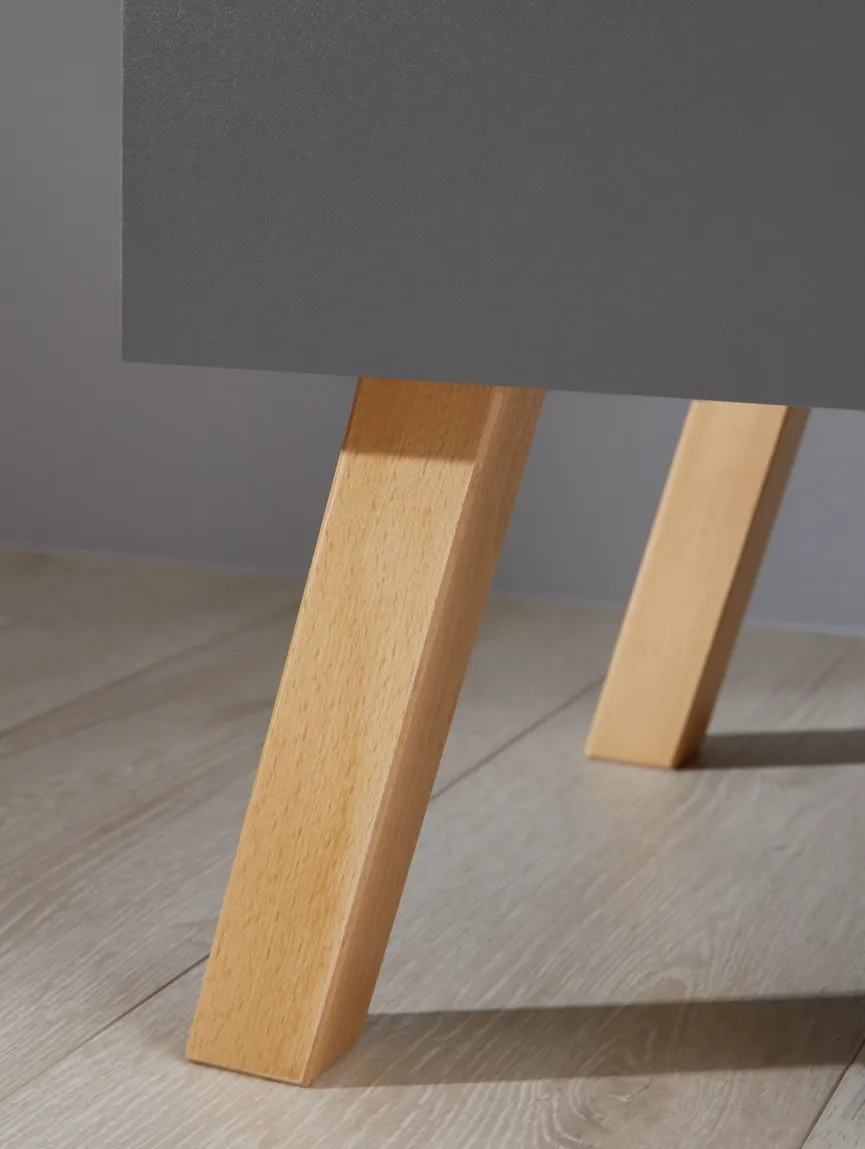Kleiderschrank 3-trg. detail