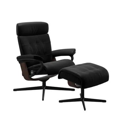 Sessel mit Hocker
