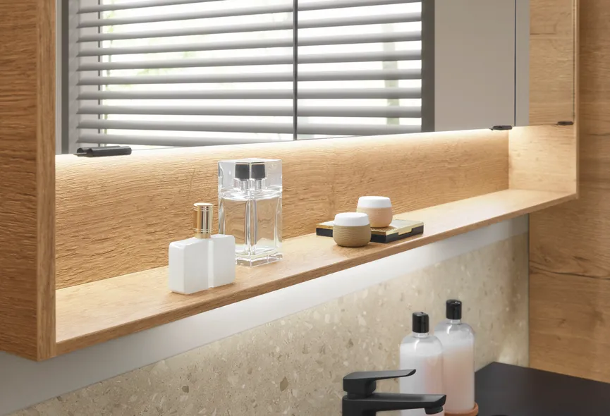 *Spiegelschrank inkl. Beleucht detail