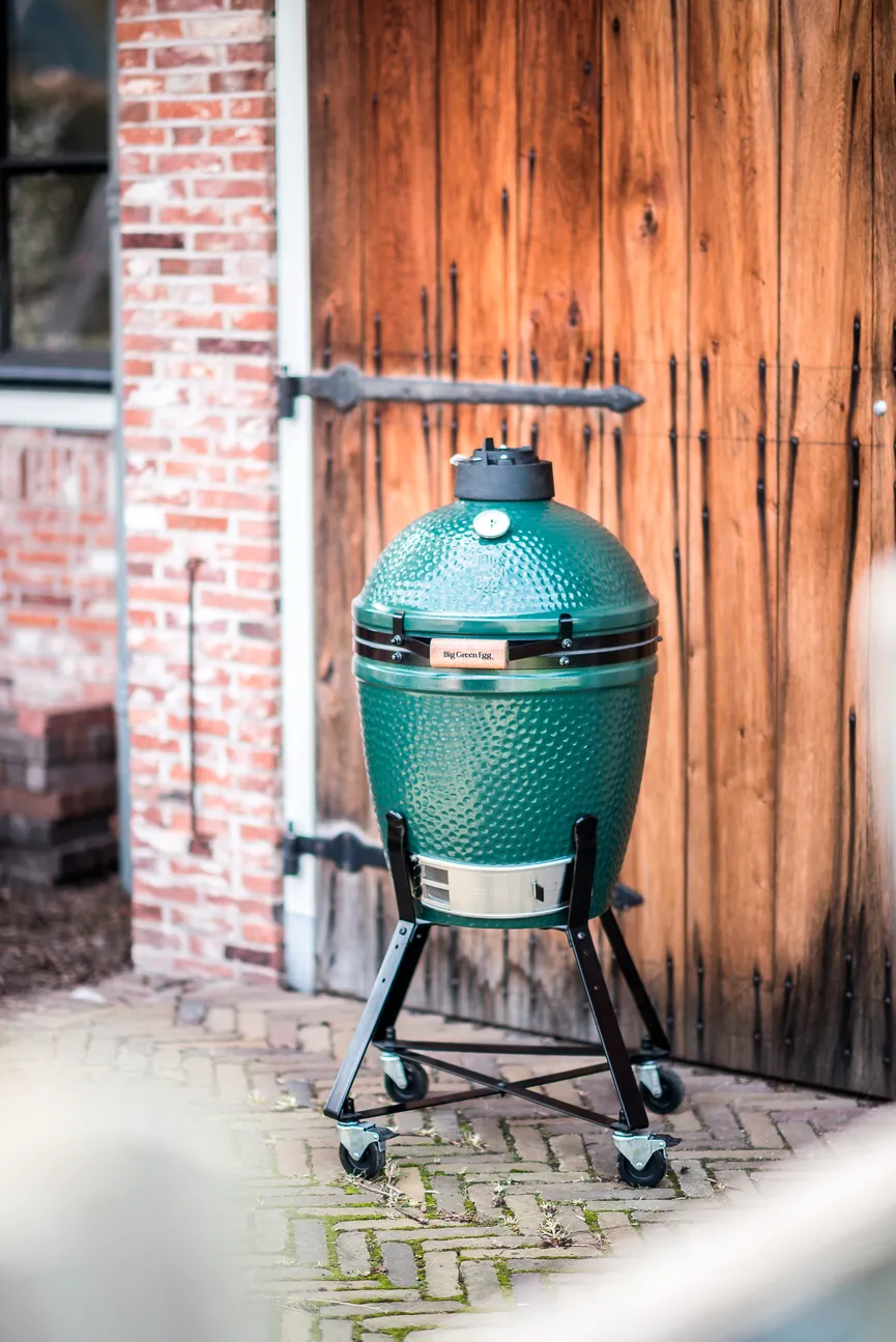 Medium Big Green Egg milieu