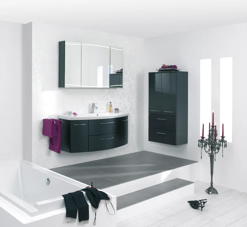 *Spiegelschrank milieu