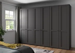 Kleiderschrank