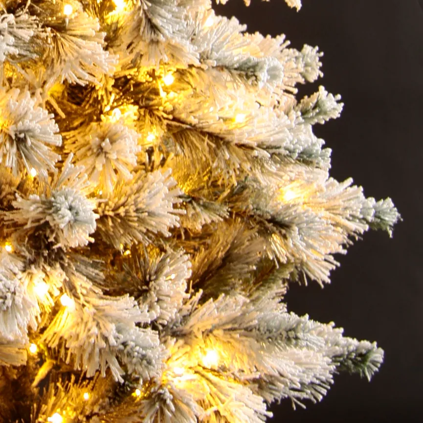 Tannenbaum mit Schnee S detail