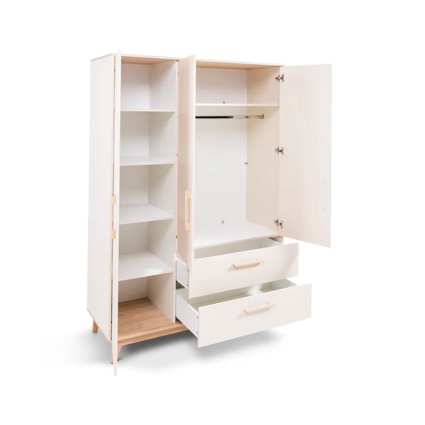 Kleiderschrank 3-trg. detail