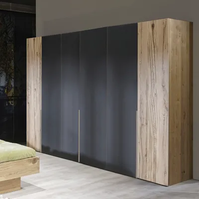 Kleiderschrank