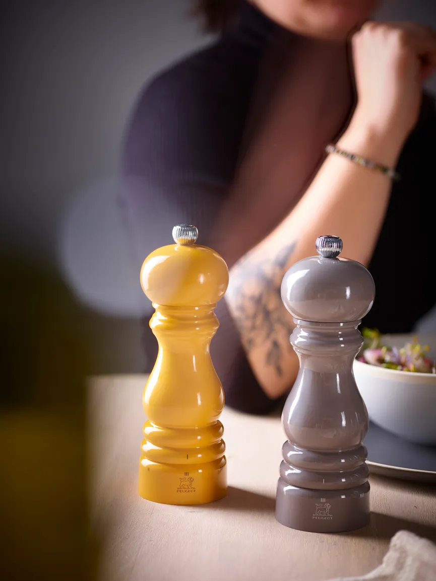 Pfeffermühle Paris u'Select milieu