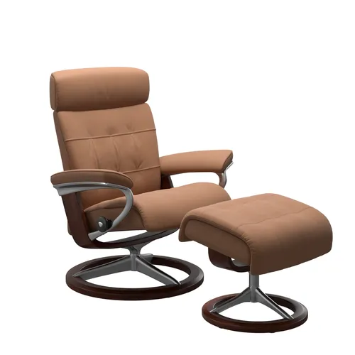 Sessel mit Hocker
