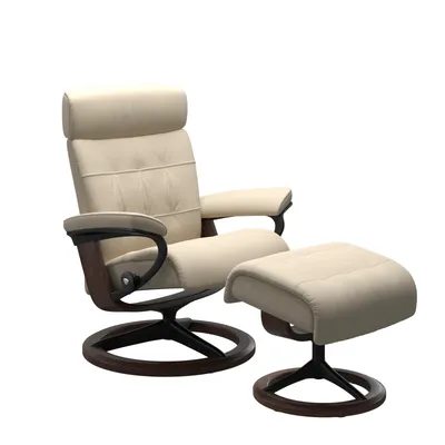 Sessel mit Hocker