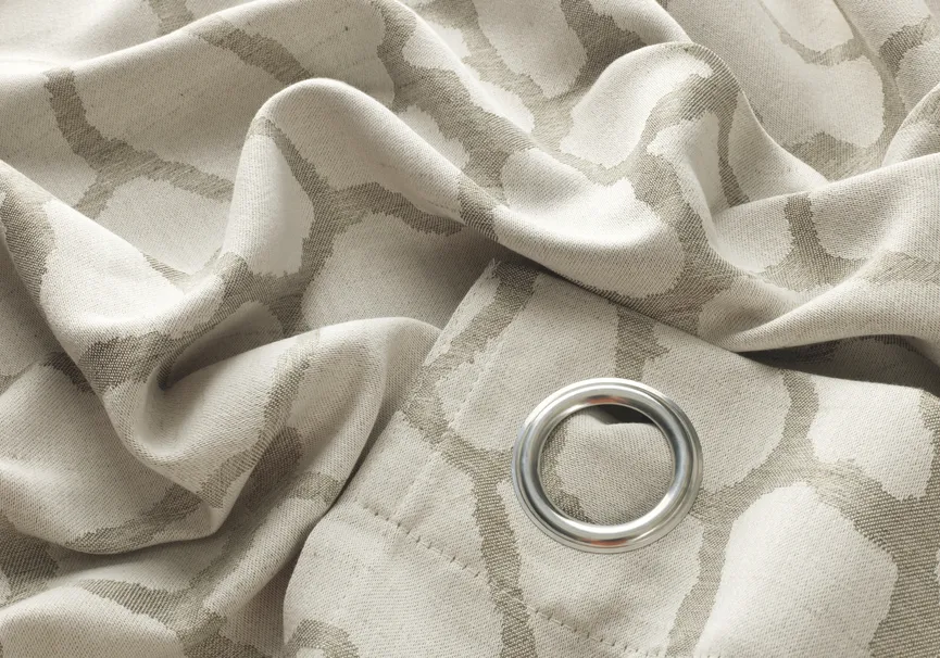 Ösenschal SW-Giraffe detail