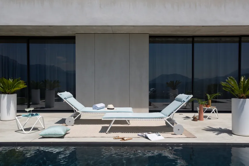 ***Sonnenliege mit Rädern milieu