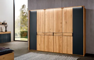Kleiderschrank