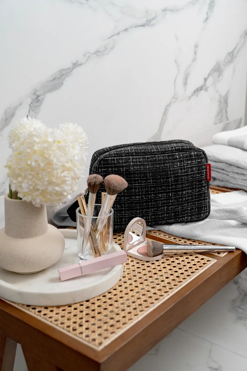 Cosmeticpouch "bouclé black" M milieu