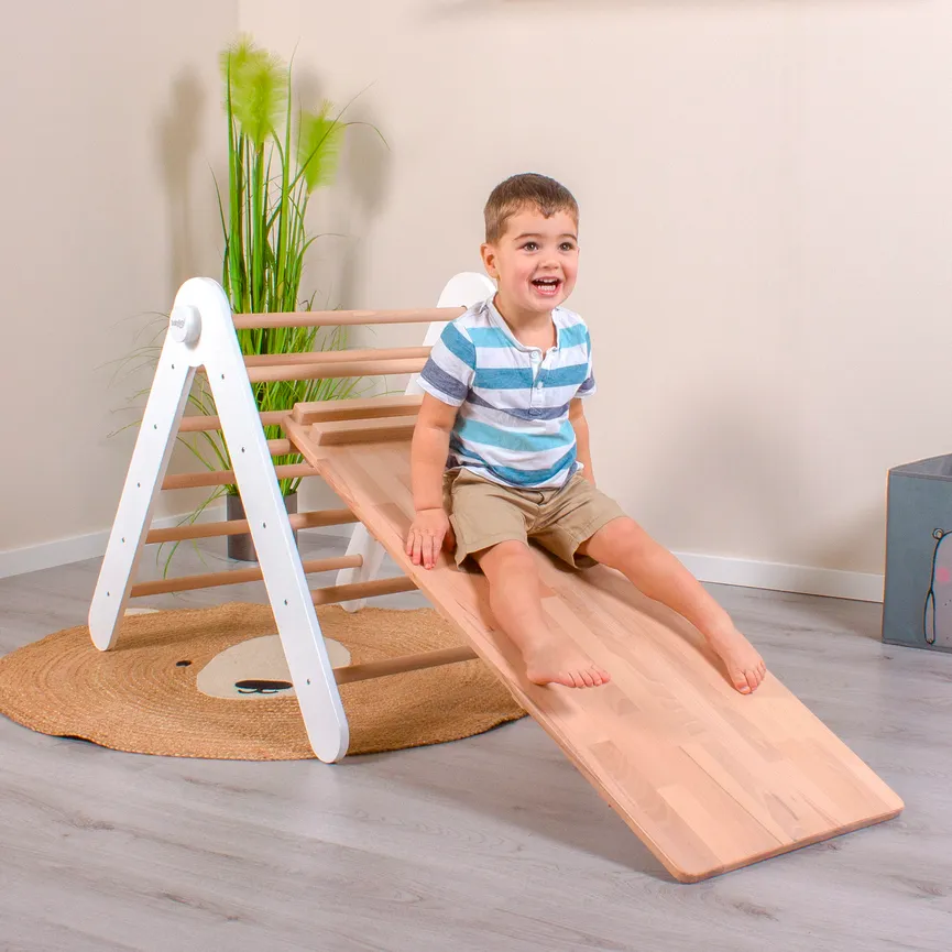 Kletterleiter und Rutsche detail