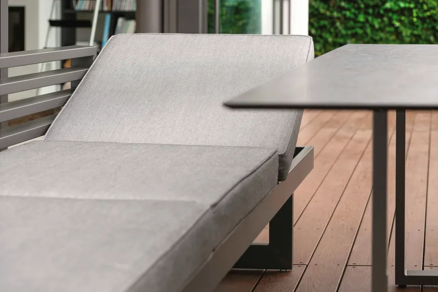 Dining Bank/Liege detail