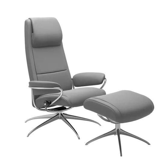 Sessel mit Hocker