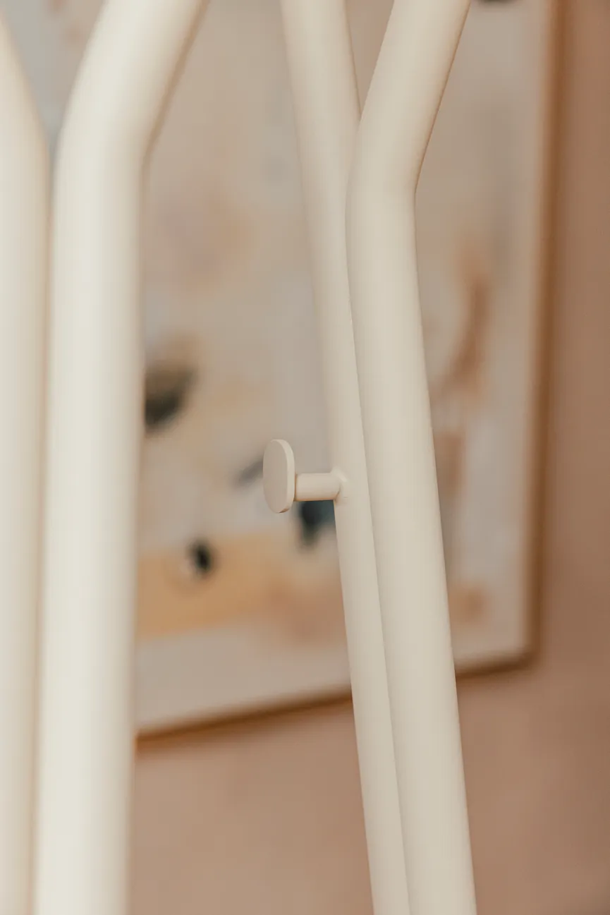 Garderobenständer detail
