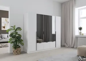 Kleiderschrank