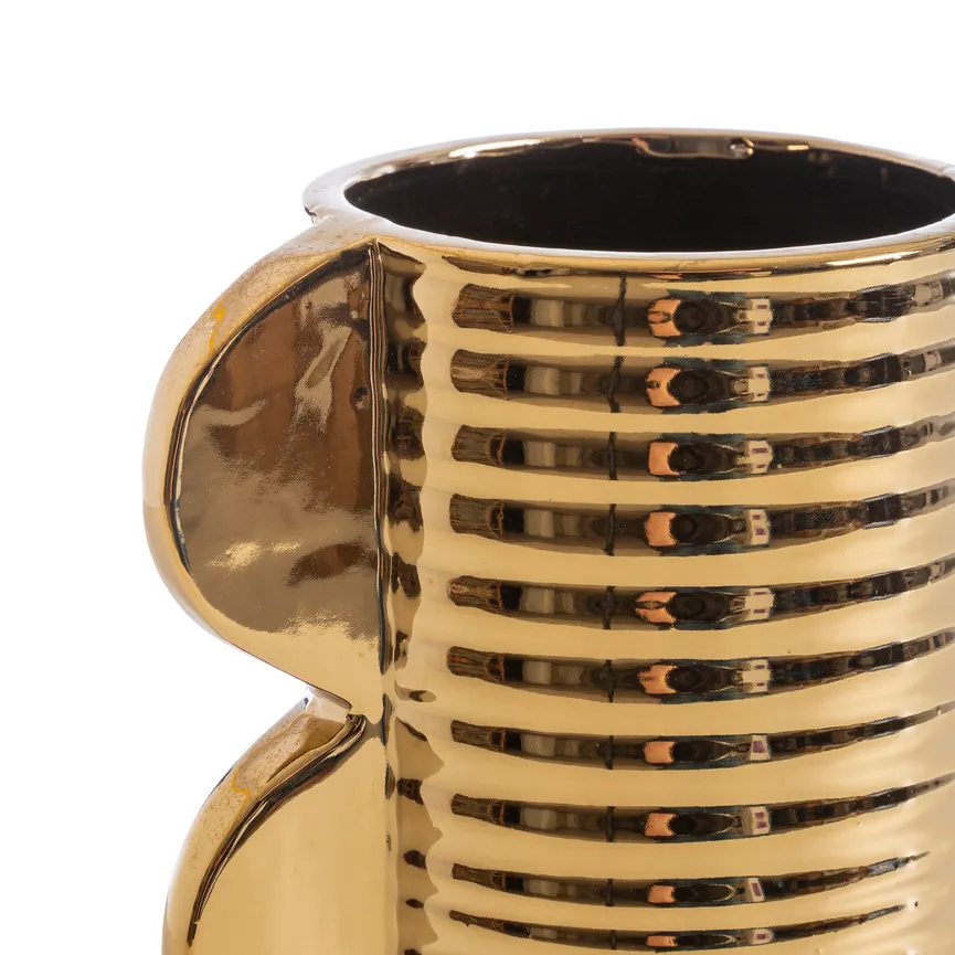 Vase gold detail