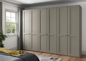 Kleiderschrank