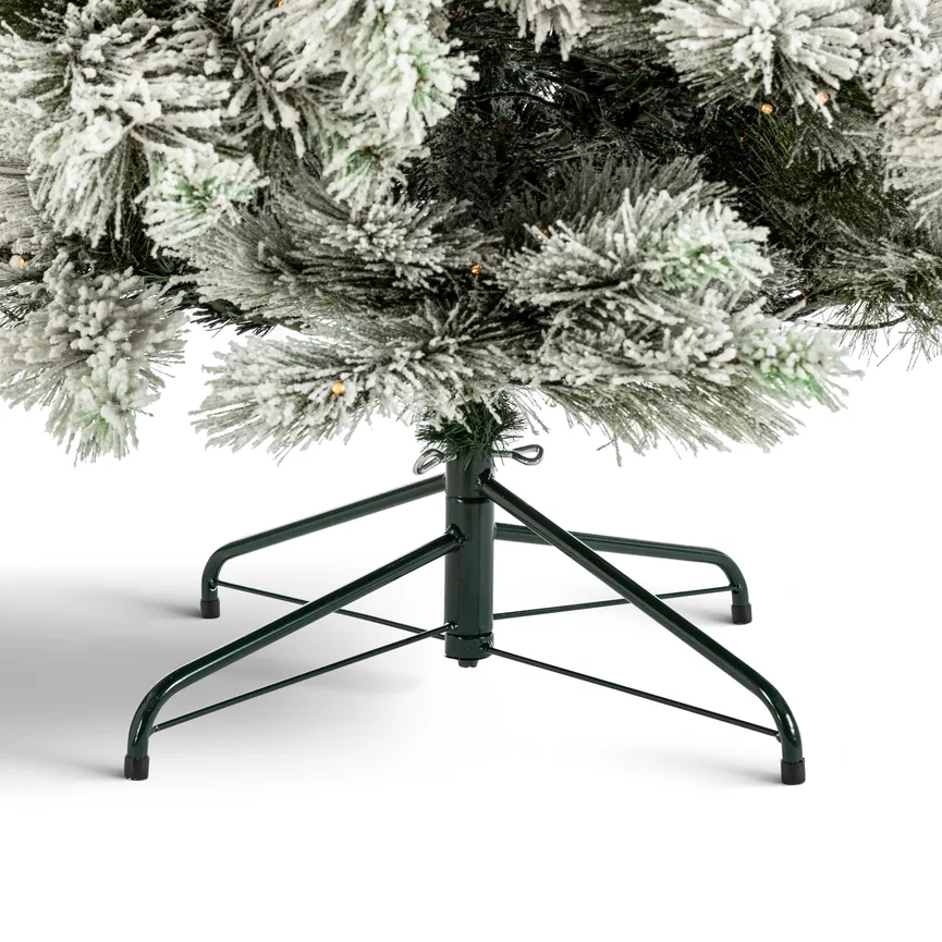 Tannenbaum mit Schnee M detail