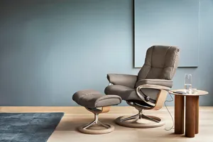 Sessel mit Hocker M