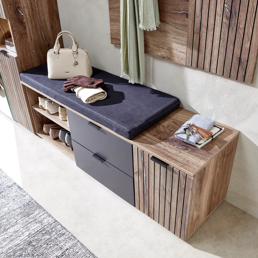 Garderobenbank detail