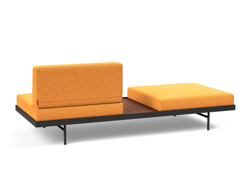 Sofa mit Walnusstisch detail