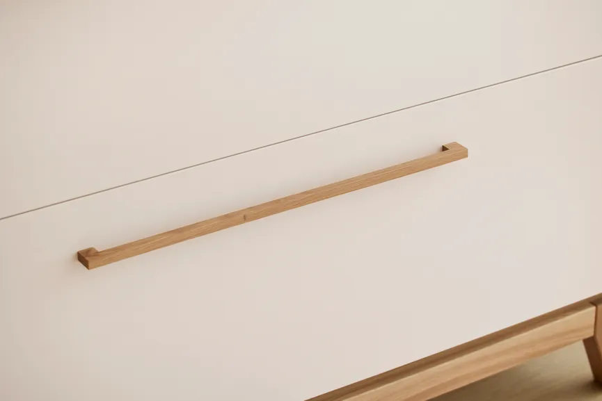 Kleiderschrank 2-trg. detail