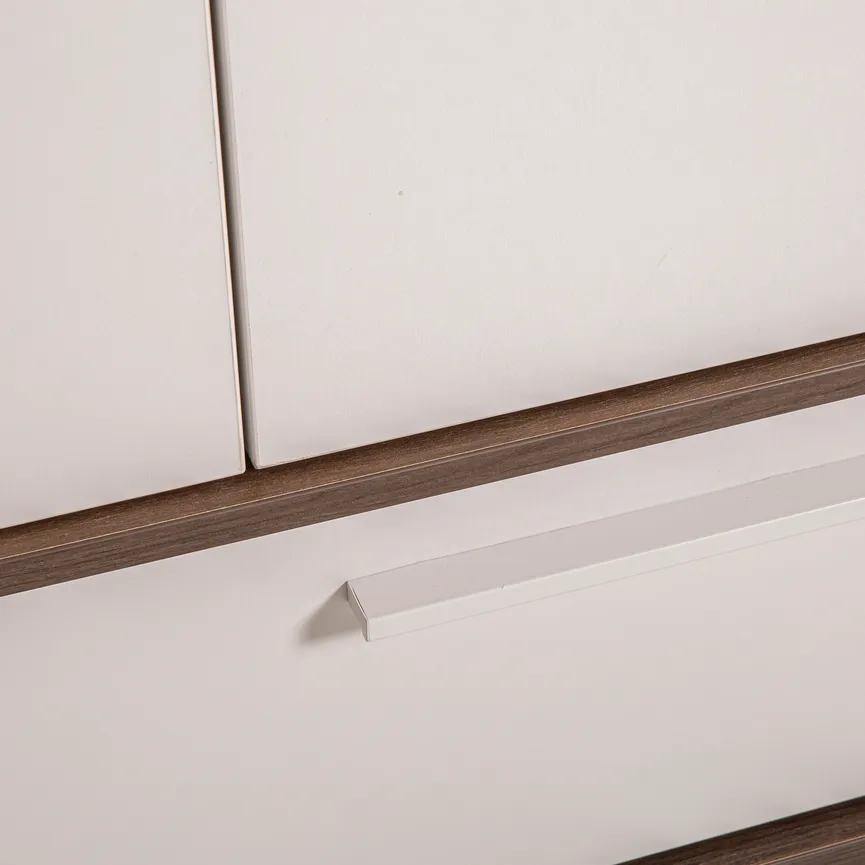 Kleiderschrank 3-trg. detail