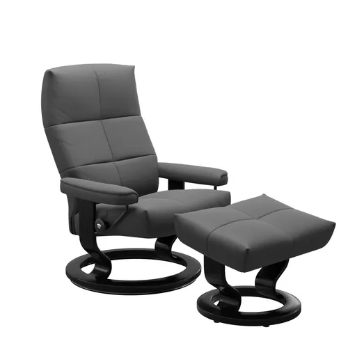 Sessel mit Hocker