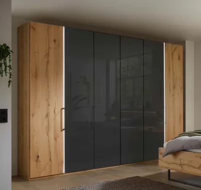 Kleiderschrank