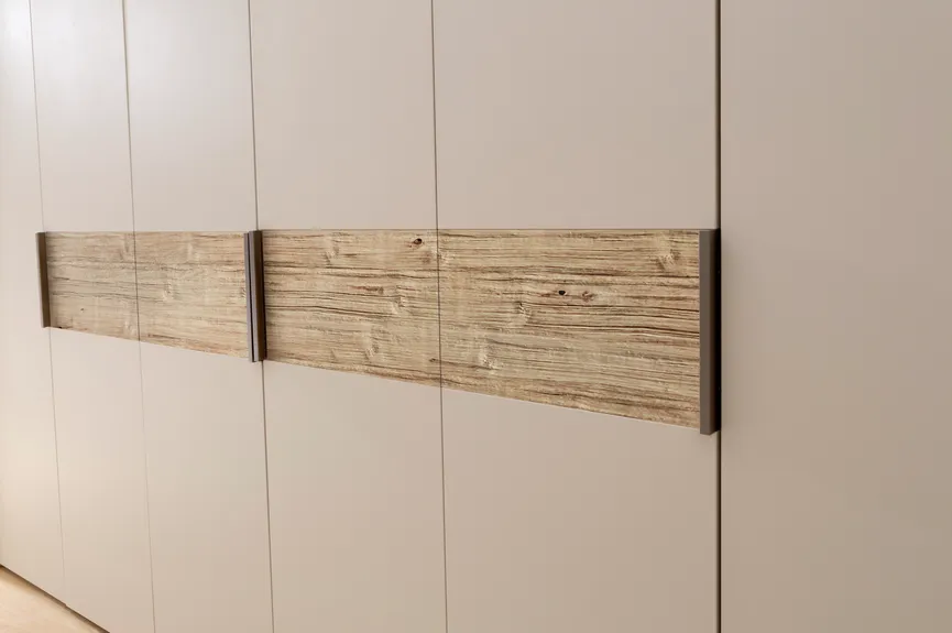 Drehtürenschrank 6-trg. detail