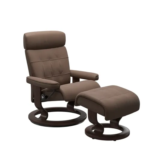 Sessel mit Hocker
