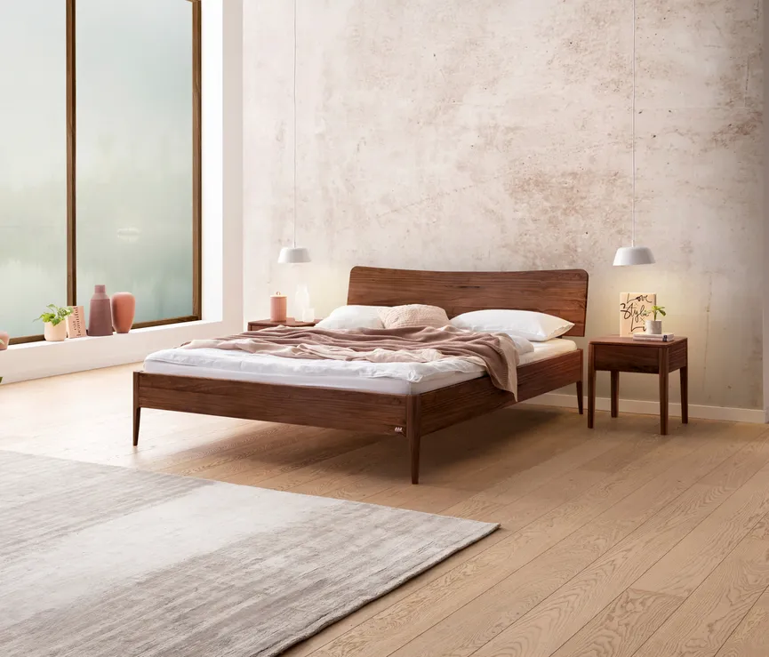 Bett, LF: 140x200 cm milieu