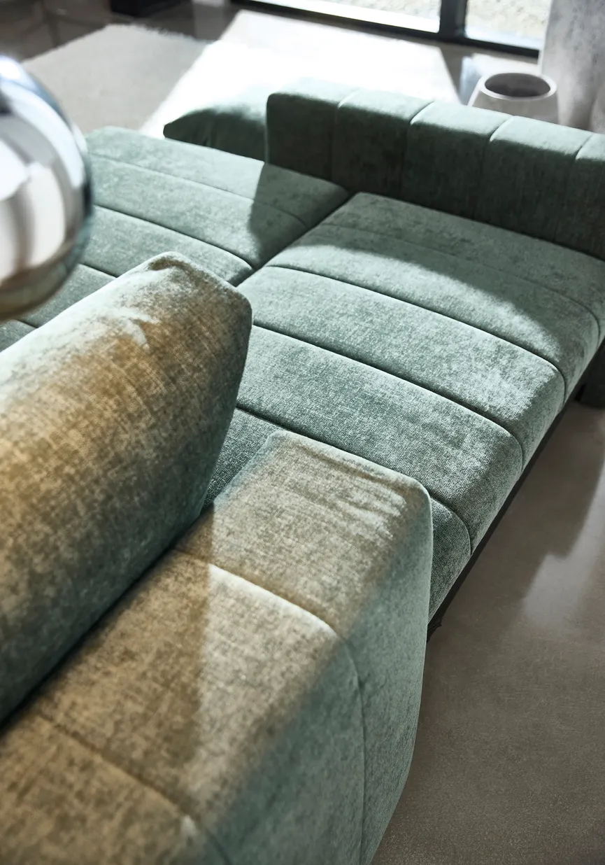 Schlafsofa Lounger + Armlehnen detail