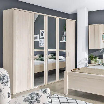 Kleiderschrank