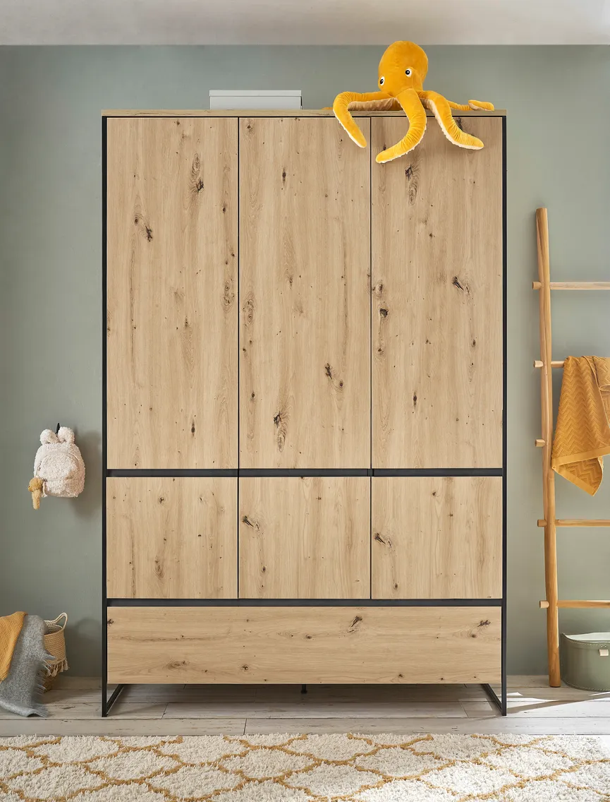 Kleiderschrank 3-trg. detail