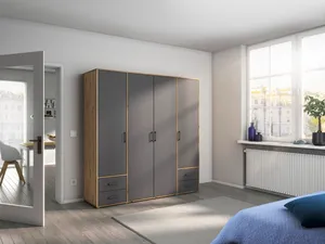 Kleiderschrank