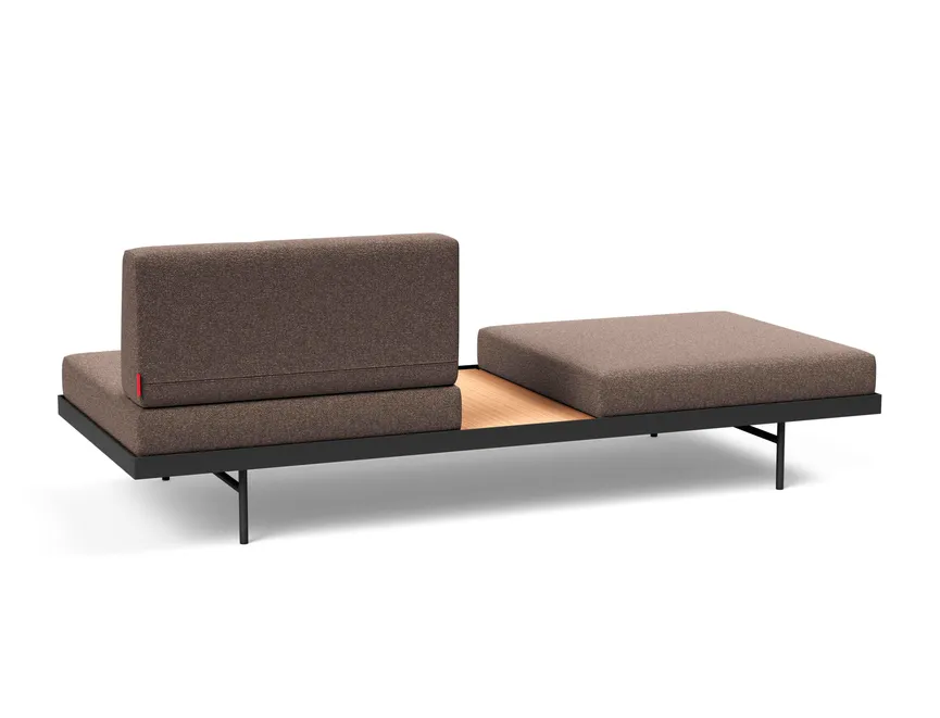 Sofa mit Eichetisch detail