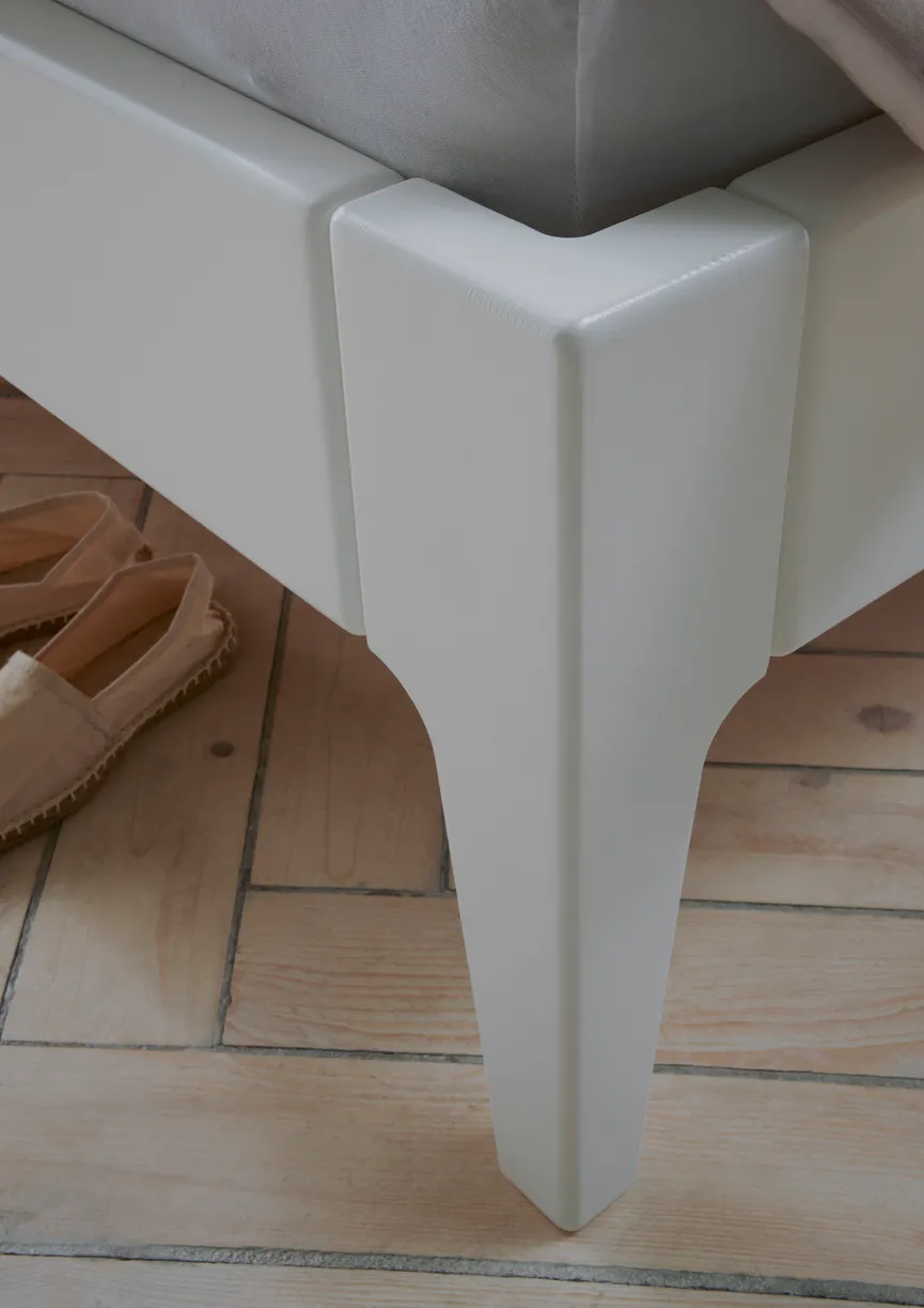 Holzbett mit Sprossenkopfteil detail